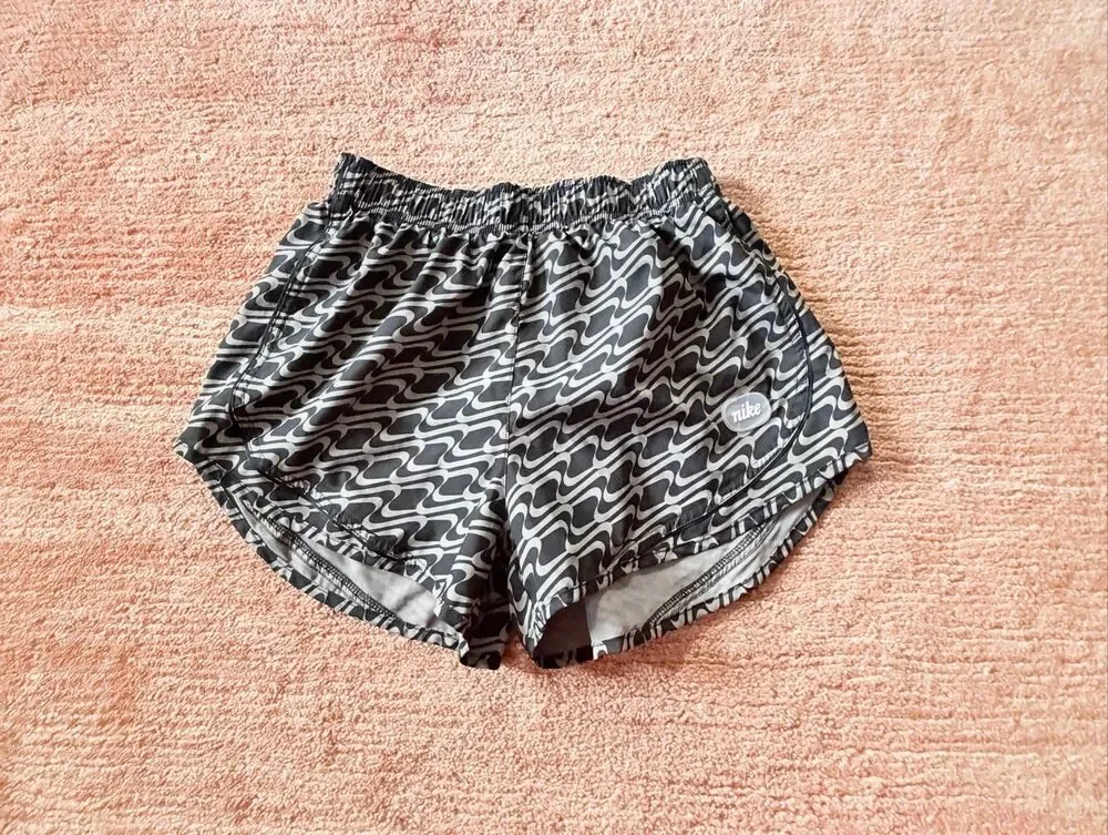 Nike Women’s M Dri-FIT Tempo Running Shorts Black Gray Print